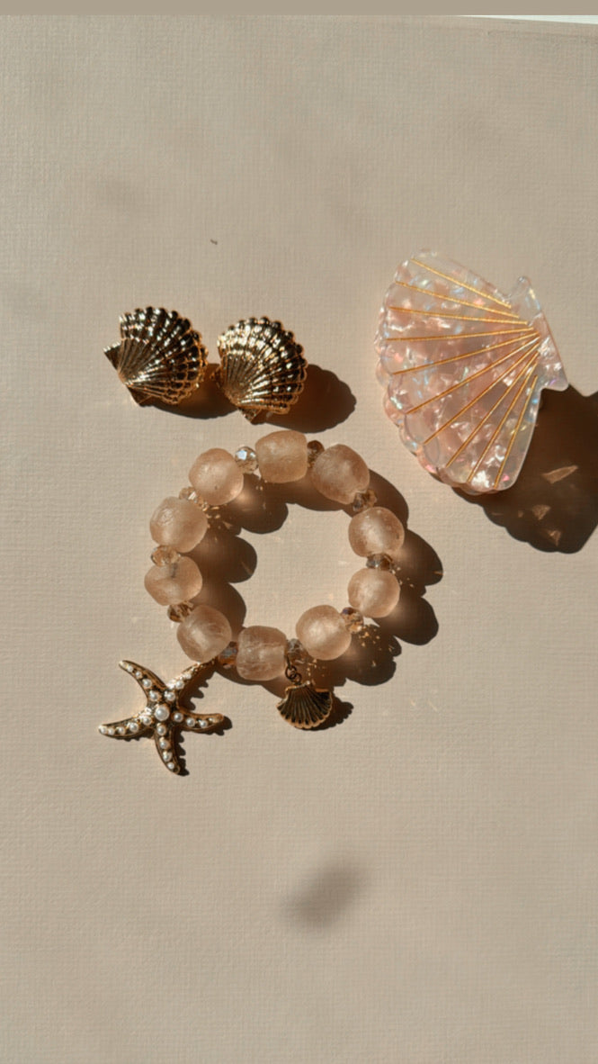 Blush Shell Clip