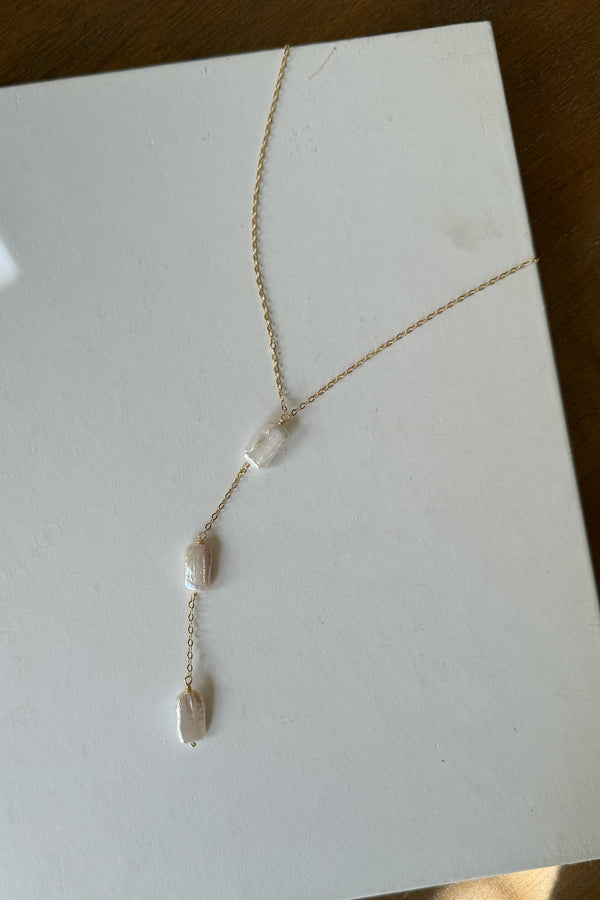 Abstract Pearl Y - Necklace