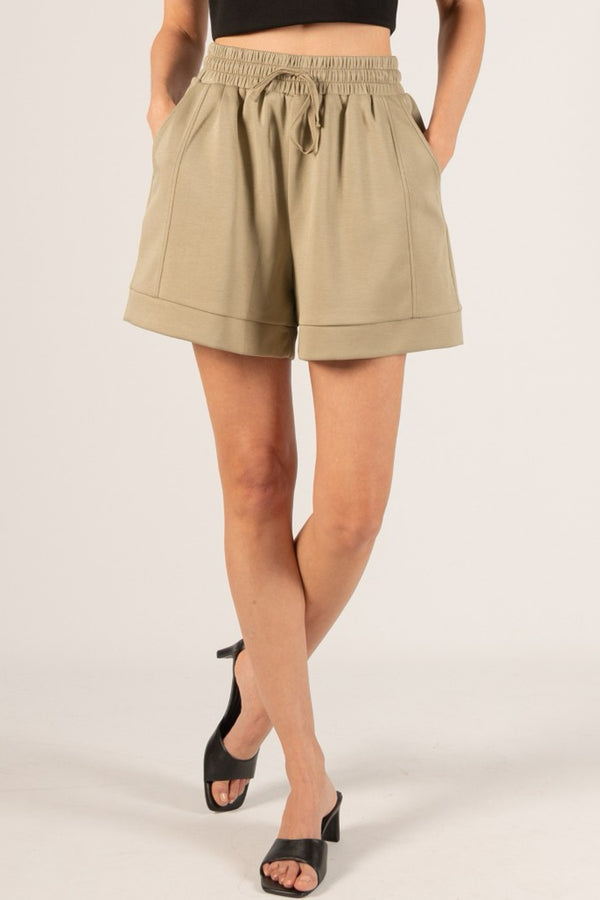 Lounge Short in Olive